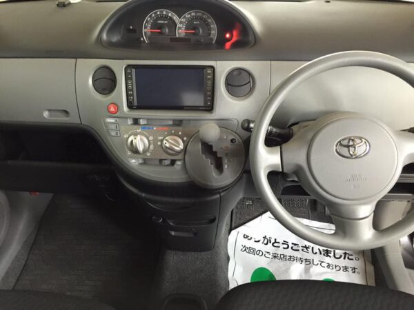 シエンタの運転席