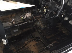 GTR(R32)浸水車内クリーニング・カーペットの下にも泥が