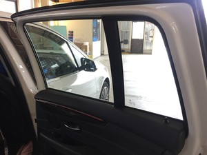 BMW2・カーフィルム・運転席側後部ドア内側施工前