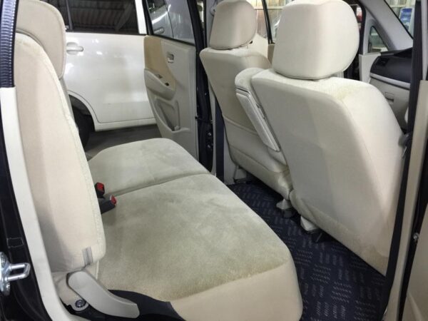 ムーブの車内クリーニング(後部座席)