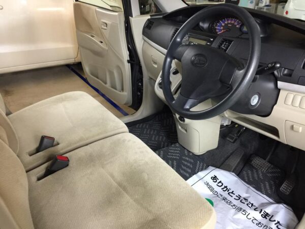 ムーブの車内クリーニング(運転席)