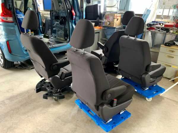 車内クリーニングは自分(DIY)でやる?プロの専門店に任せる?メリット・デメリットを解説(写真3)