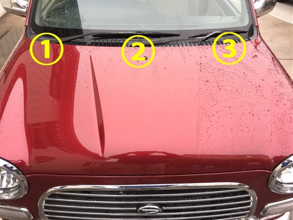 ボンネットを3つに分けて撥水と親水のコーティングを施工し、雨上がりに走行した後の水滴の様子