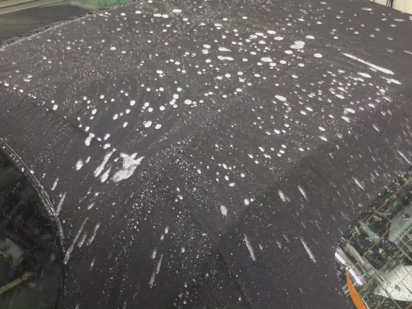 幌コーティングで水をはじいているところ