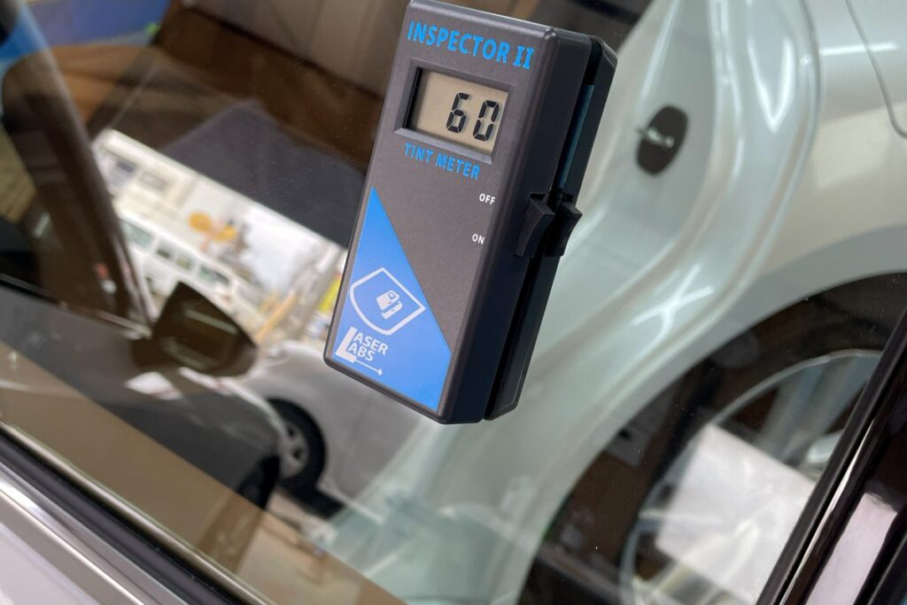 必見｜カーフィルムの種類と貼り方【車検に通る基準も解説】