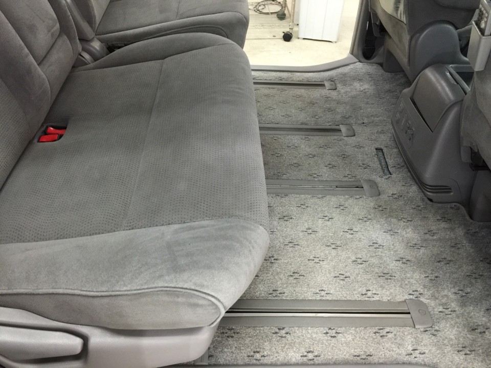 クイック車内クリーニング後のトヨタ アルファード(10系)のセカンドシート