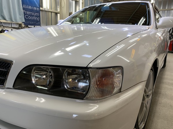 コーティング後のトヨタ チェイサー(JZX100)の左のヘッドライト付近