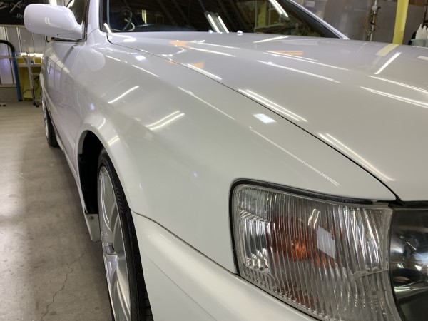 コーティング後のトヨタ チェイサー(JZX100)の右のフェンダー付近