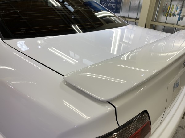 再塗装したトヨタ チェイサー(JZX100)のトランクフードとリアスポイラー