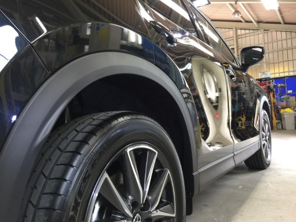 プレミアムコーティング後のマツダ CX-8 のフェンダーまわり