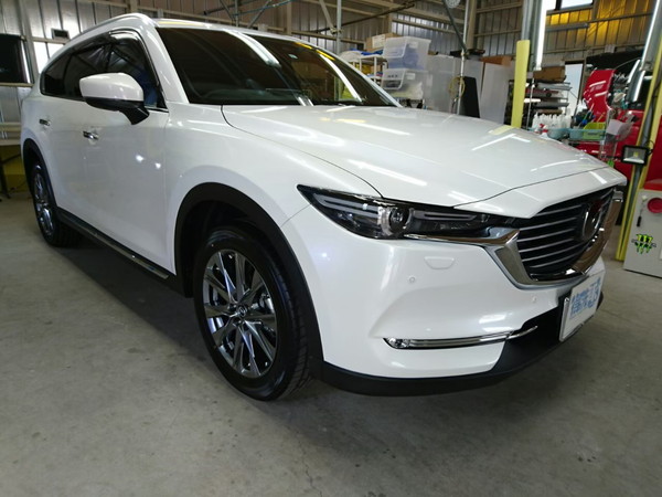 プレミアムコーティングとカーフィルムを施工した新車のマツダ CX-8