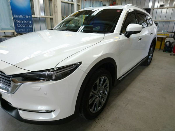 コーティングを終えたマツダ CX-8 を左前から見たところ