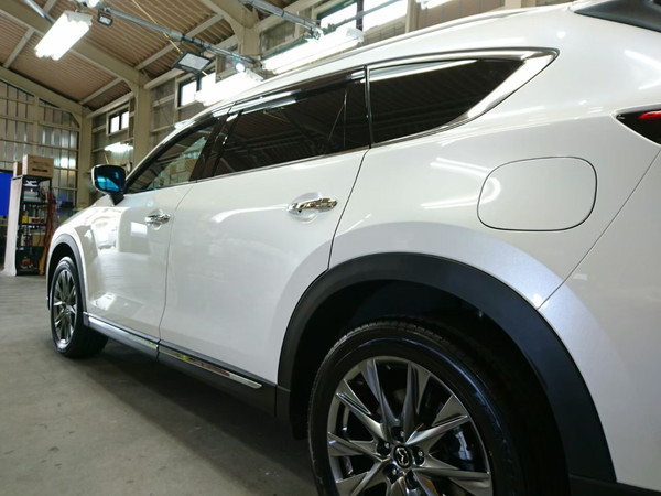 カーフィルムを施工したマツダ CX-8 の左のリアドアまわり