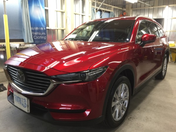 プレミアムコーティングを施工した新車のマツダ CX-8(赤)