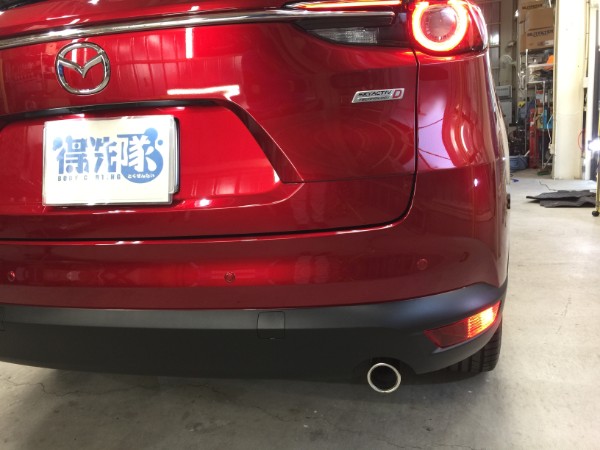 マツダ CX-8 に取り付けた LEDリフレクター(右側)