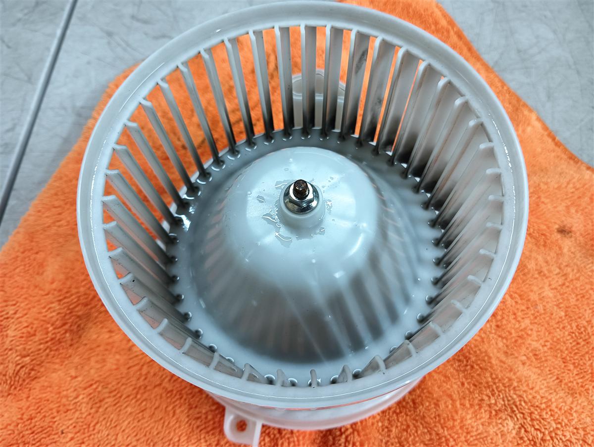 掃除した後の送風機の羽