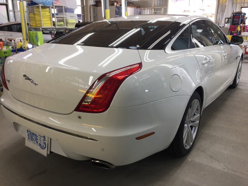 ガラスコーティング後のジャガー XJ のトランク