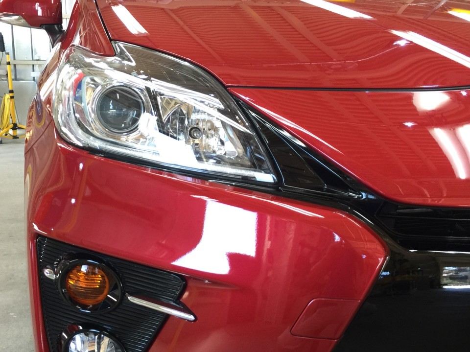 プレミアムコーティング後のトヨタ プリウス G's の運転席側のヘッドライト付近