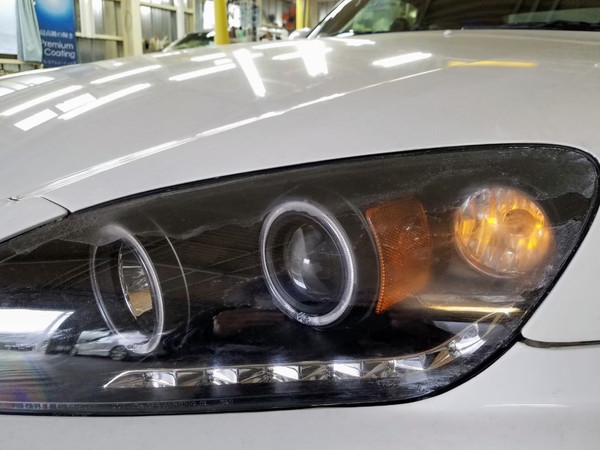ホンダ S2000 のヘッドライトを別の角度から見たところ(作業前)