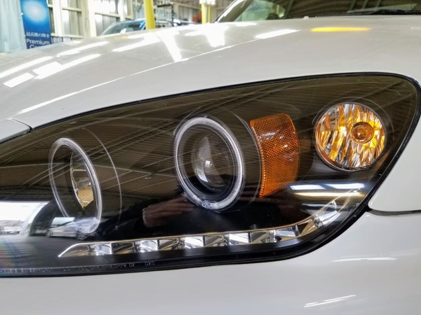 ホンダ S2000 のヘッドライトを別の角度から見たところ(作業後)