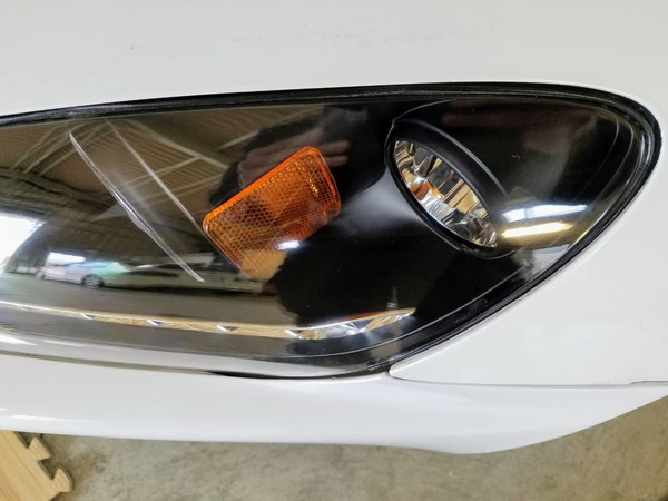 ホンダ S2000 のヘッドライトを上から見たところ(作業後)
