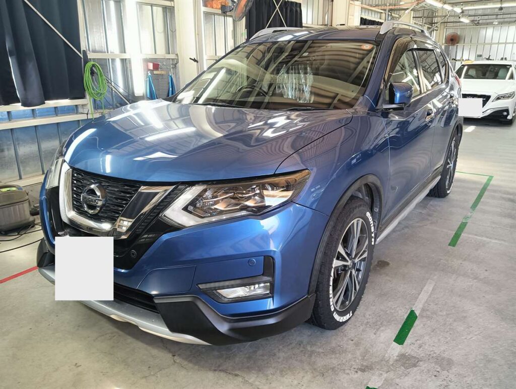 サンルーフの雨漏りによるカビ臭のクリーニングでお預かりした日産エクストレイル