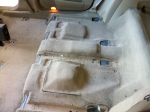 オデッセイ/車内クリーニング前(後部座席) 富士見市のお客様(オデッセイ/車内クリーニング)(写真3)