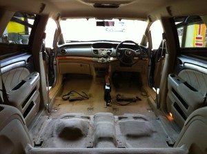 オデッセイ/車内クリーニング前(全体) 富士見市のお客様(オデッセイ/車内クリーニング)(写真1)