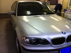 BMW320(ガラスコーティング)② 埼玉県所沢市のお客様(BMW・320i/ガラスコーティング&ヘッドライト磨き)(写真2)