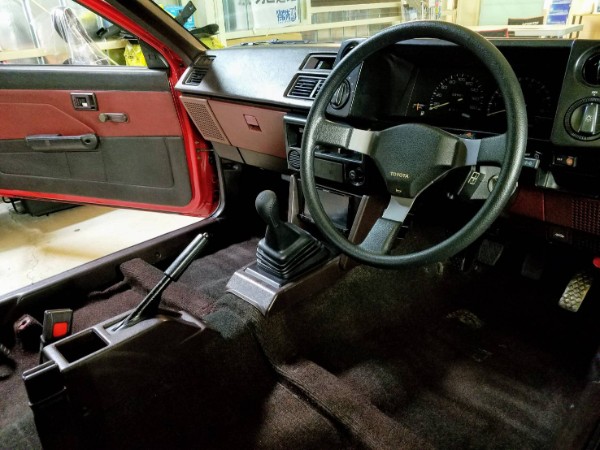 AE86レビン・車内クリーニング中2